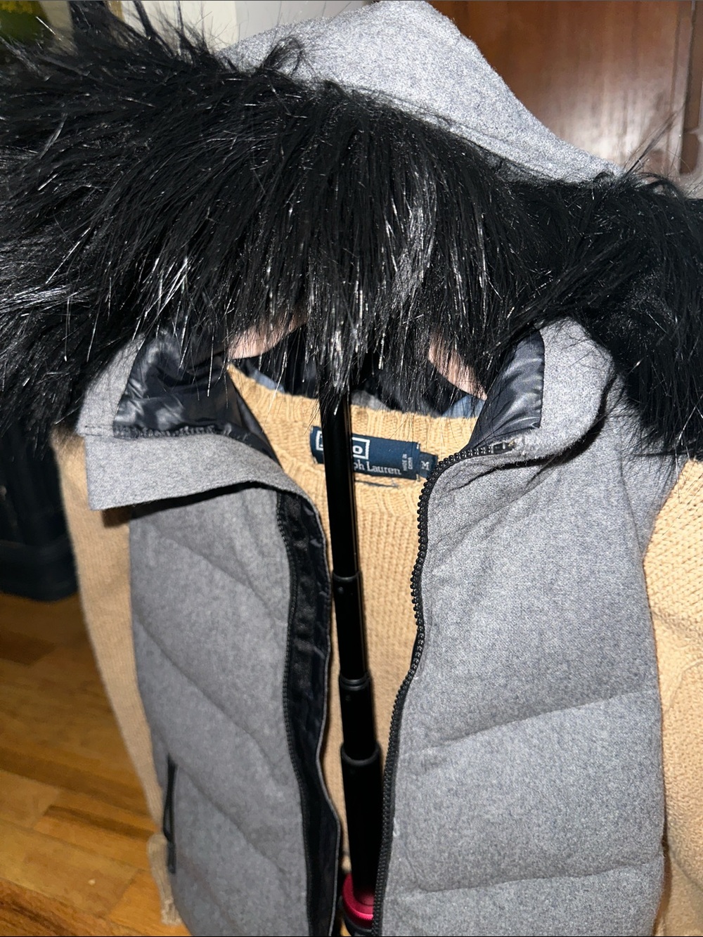 🫐 2/$25 SALE- Gap Gray Quilted Faux-Fur Hood Vest